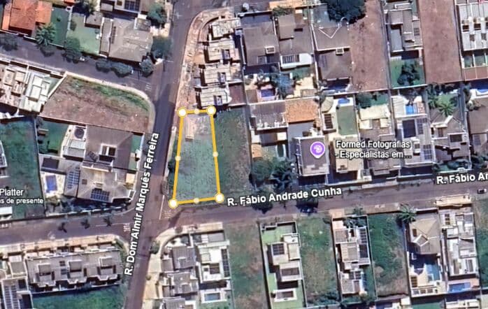 🌀 Terreno de esquina no bairro Morada da Colina - ideal para residência ou comércio.