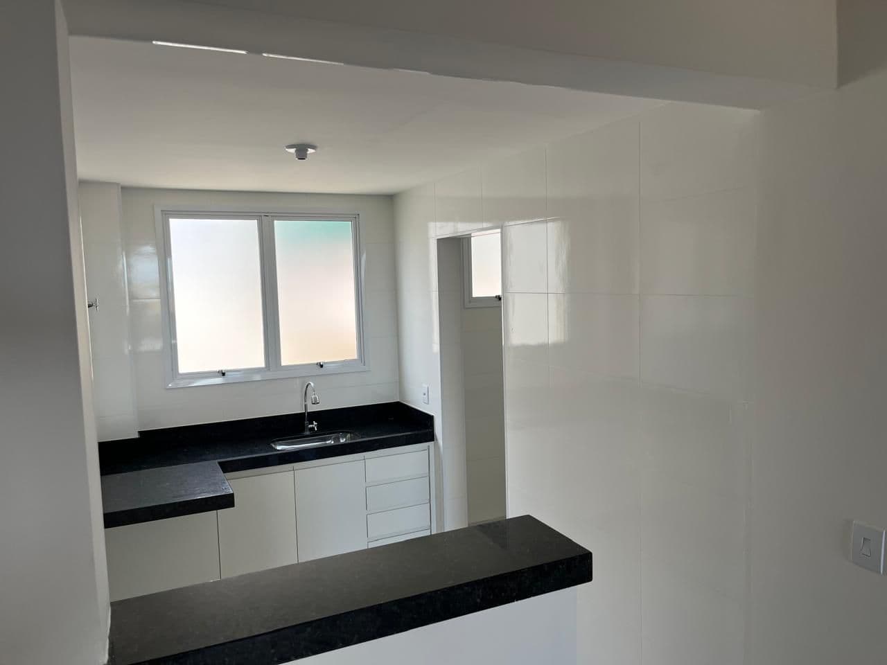 ⚡ Apartamento NOVO com 3 quartos, suíte, sacada com churrasqueira no bairro Santa Mônica.