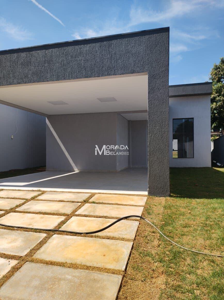 Casa Alto Padrão á venda c/3 quartos Piscina