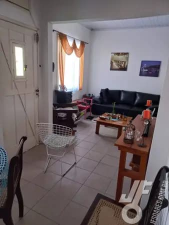 Sobrado Amplo no Areal: 138m² com Suíte, Sacada e Conforto Superior