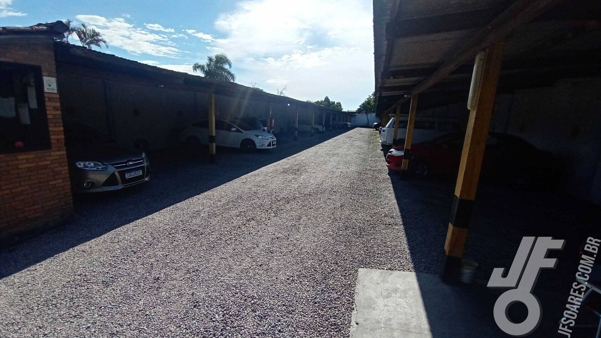 Amplo Terreno com 1.292m² e Área Coberta no Areal – Potencial Comercial Estratégico