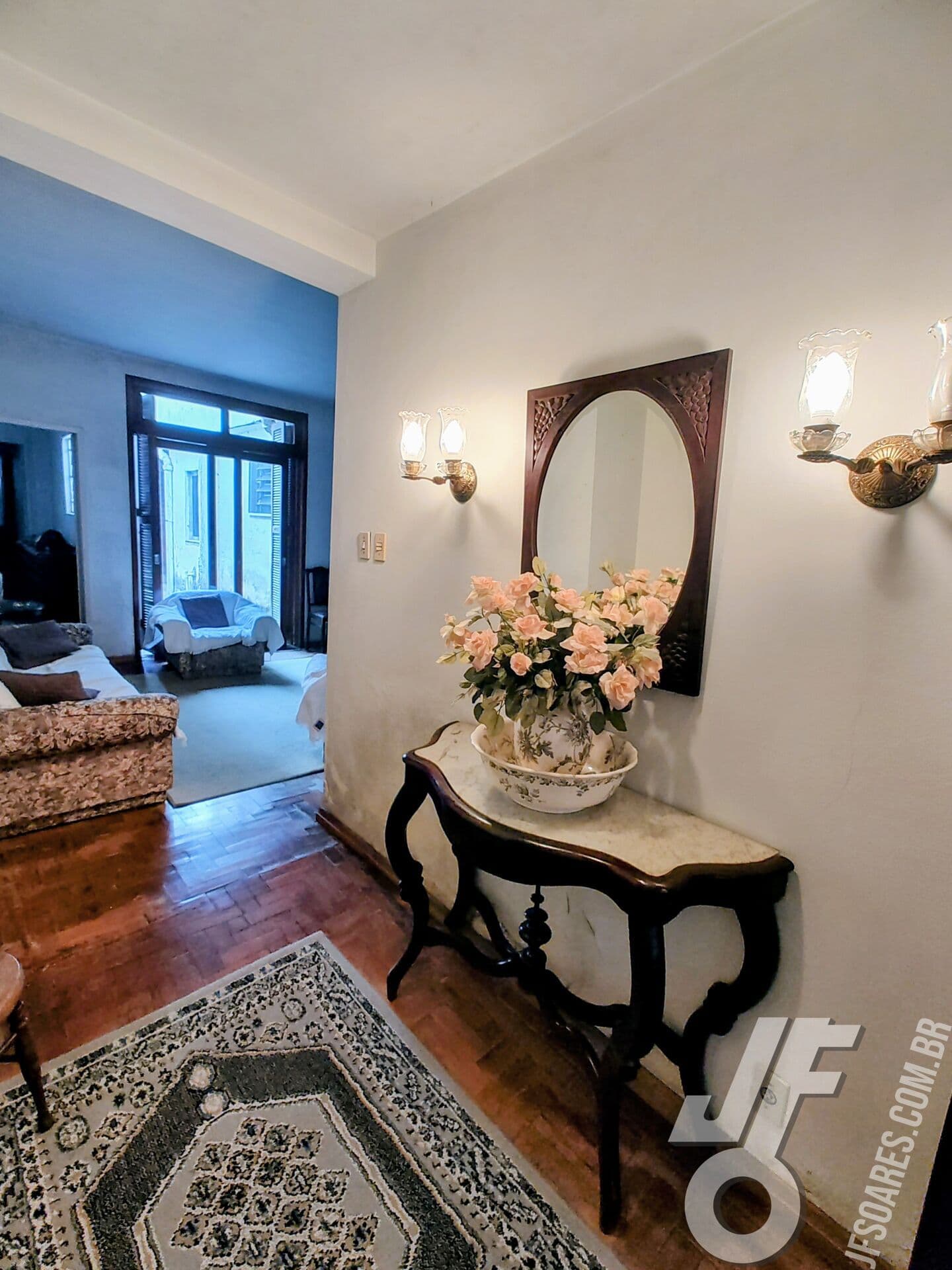 Residência Versátil no Centro de Pelotas: 229m² de Conforto e Estratégia