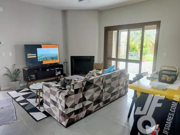 Sobrado Sustentável com Piscina no Laranjal: Conforto, Lazer e Economia