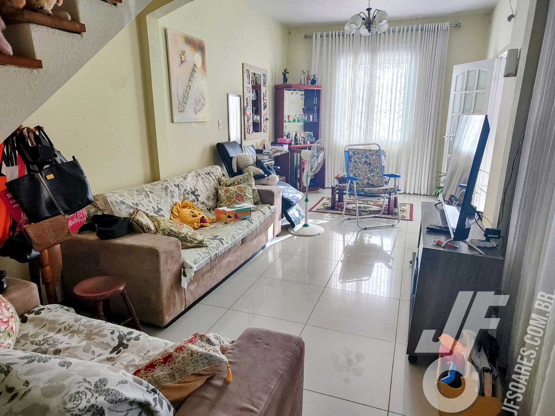 Sobrado no Simões Lopes: 131m² de Conforto e Pátio Privativo
