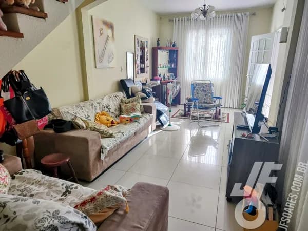 Sobrado no Simões Lopes: 131m² de Conforto e Pátio Privativo