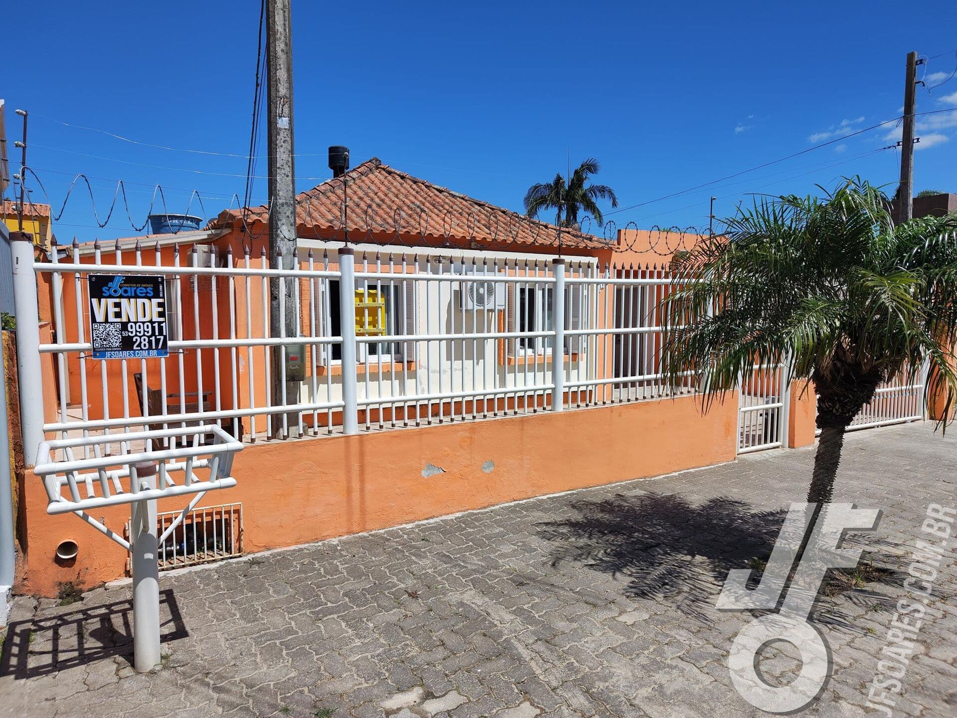 Casa com Piscina no Laranjal: Conforto e Lazer em 149m²