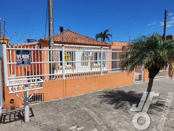 Casa com Piscina no Laranjal: Conforto e Lazer em 149m²