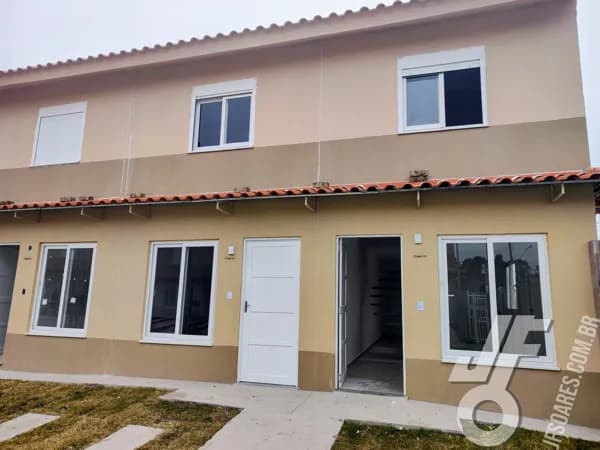 Sobrado na Vila Princesa (Três Vendas) | 2 Dormitórios e Praticidade em Pelotas