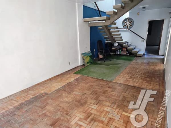 Um oásis no Coração de Pelotas: Sobrado com 3 suítes, piscina e pomar privativo