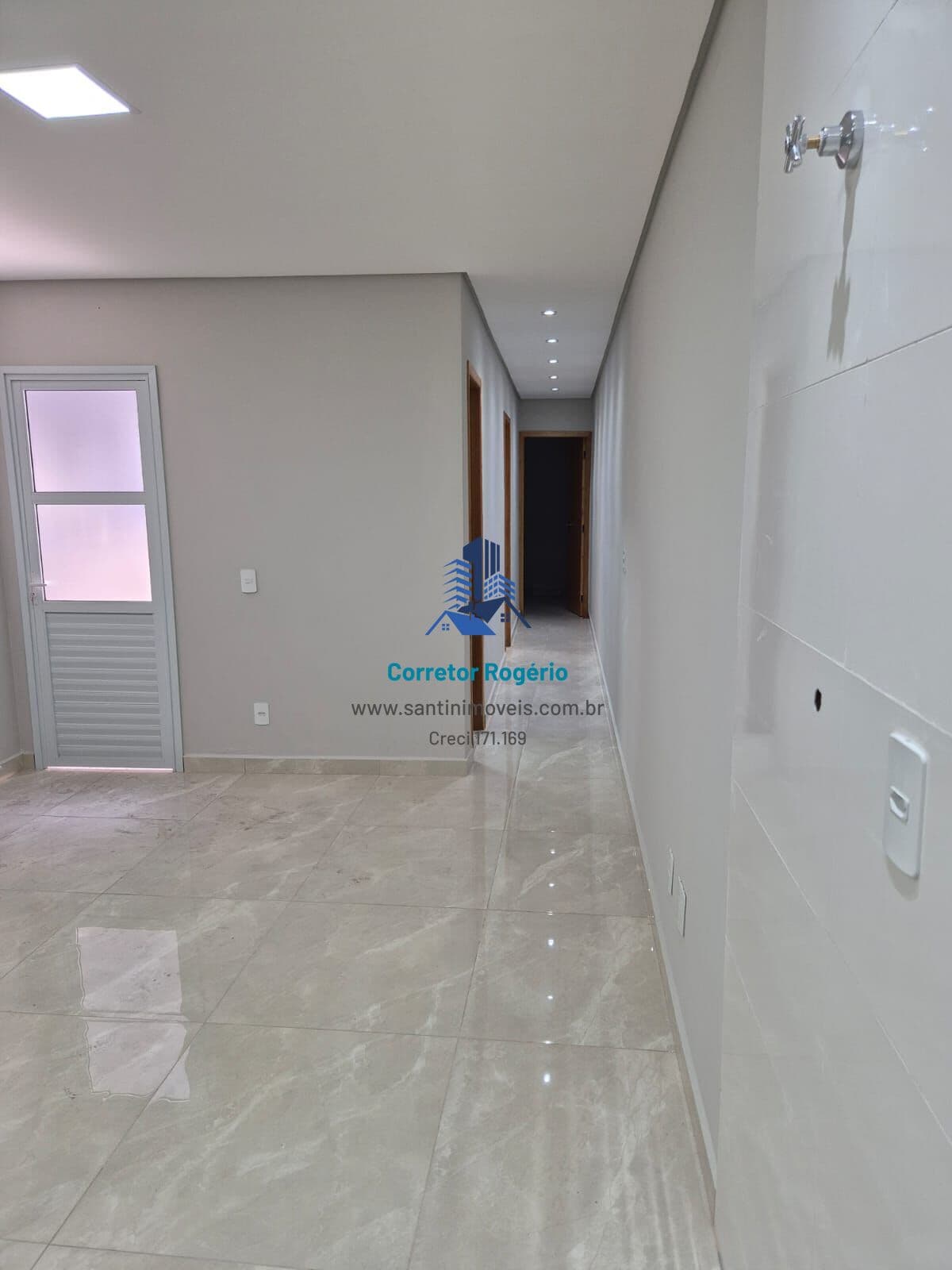 Apartamento sem condomínio com 02 quartos, 02 quintais, Fino acabamento, vaga coberta à venda em Santo André/SP