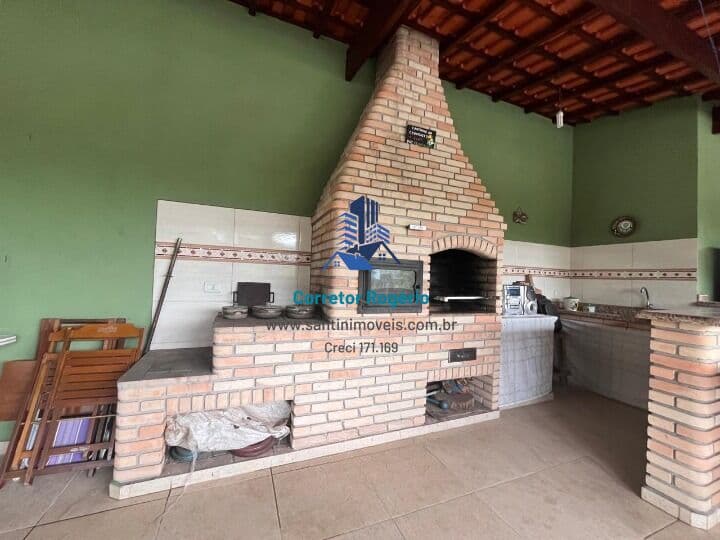 Sobrado com planejados, 03 quartos (01 suíte) Área gourmet, Quintal, 05 vagas à venda em Santo André/SP