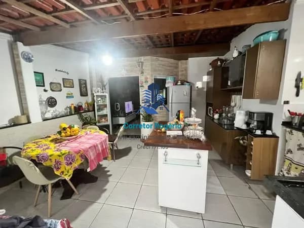 Sobrado com 4 quartos, Escritório, 02 Banheiros, Varanda,02 vagas à venda, 186 m² - Jardim Utinga - Santo André/SP