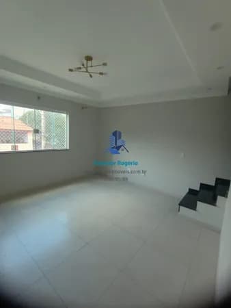 Sobrado com 03 quartos (01 suíte) Quintal amplo, Cozinha com armários, 04 vagas à venda em Santo André/SP