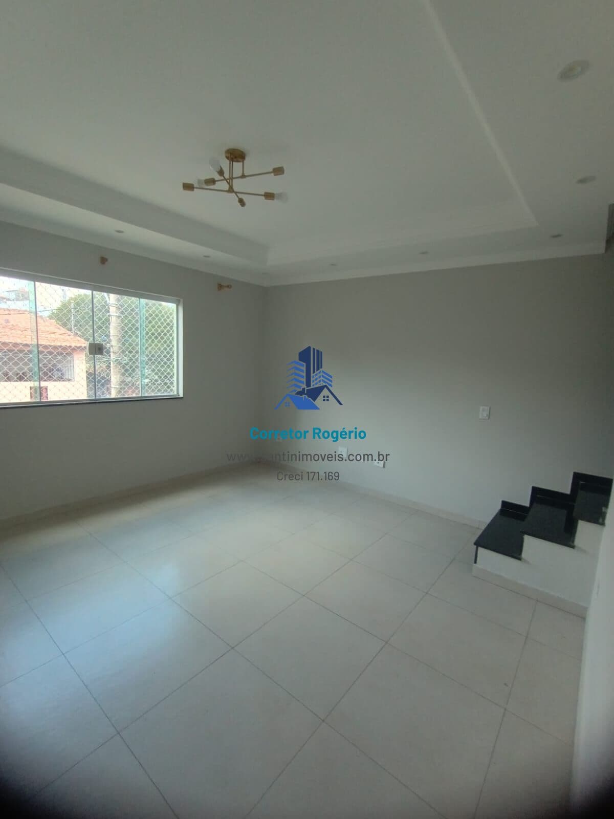 Sobrado com 03 quartos (01 suíte) Quintal amplo, Cozinha com armários, 04 vagas à venda em Santo André/SP