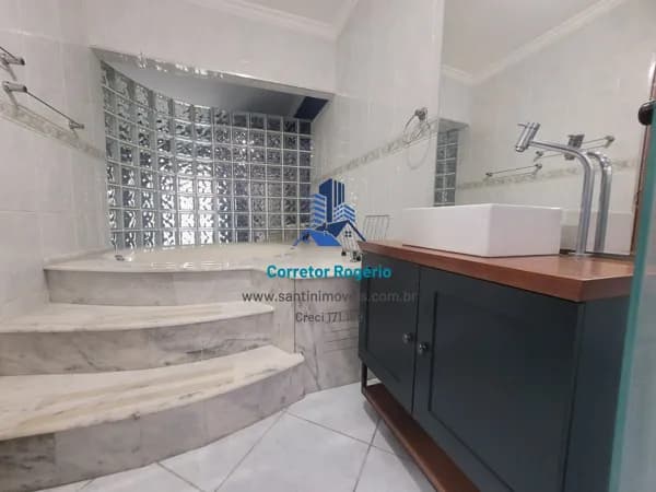 Sobrado Amplo com 03 dormitórios , (suíte ) Área gourmet, Quintal, Cozinha com planejados, 02 Vagas