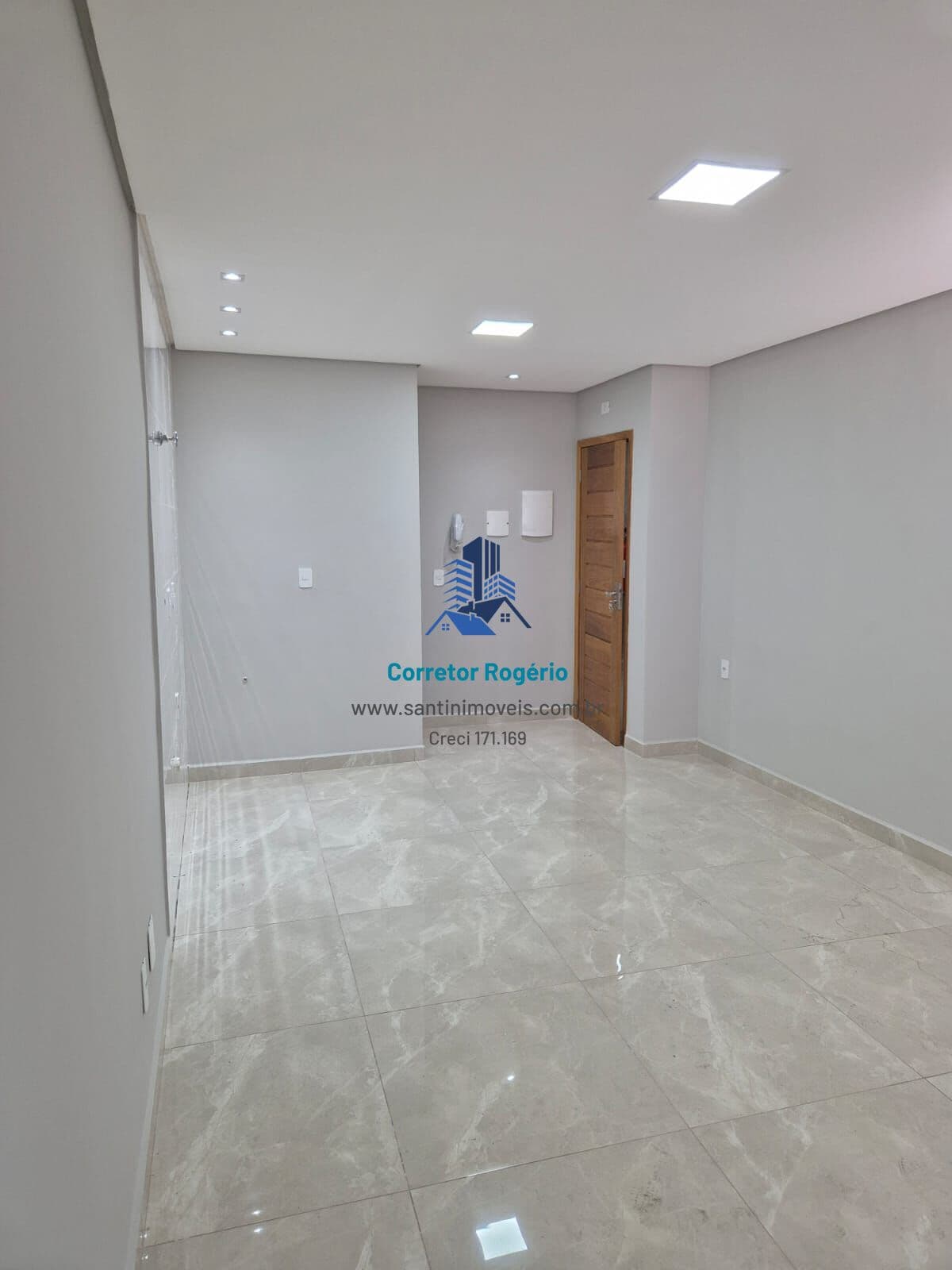 Apartamento sem condomínio com 02 quartos, Quintal, Fino acabamento, Vaga Coberta à venda em Santo André/SP