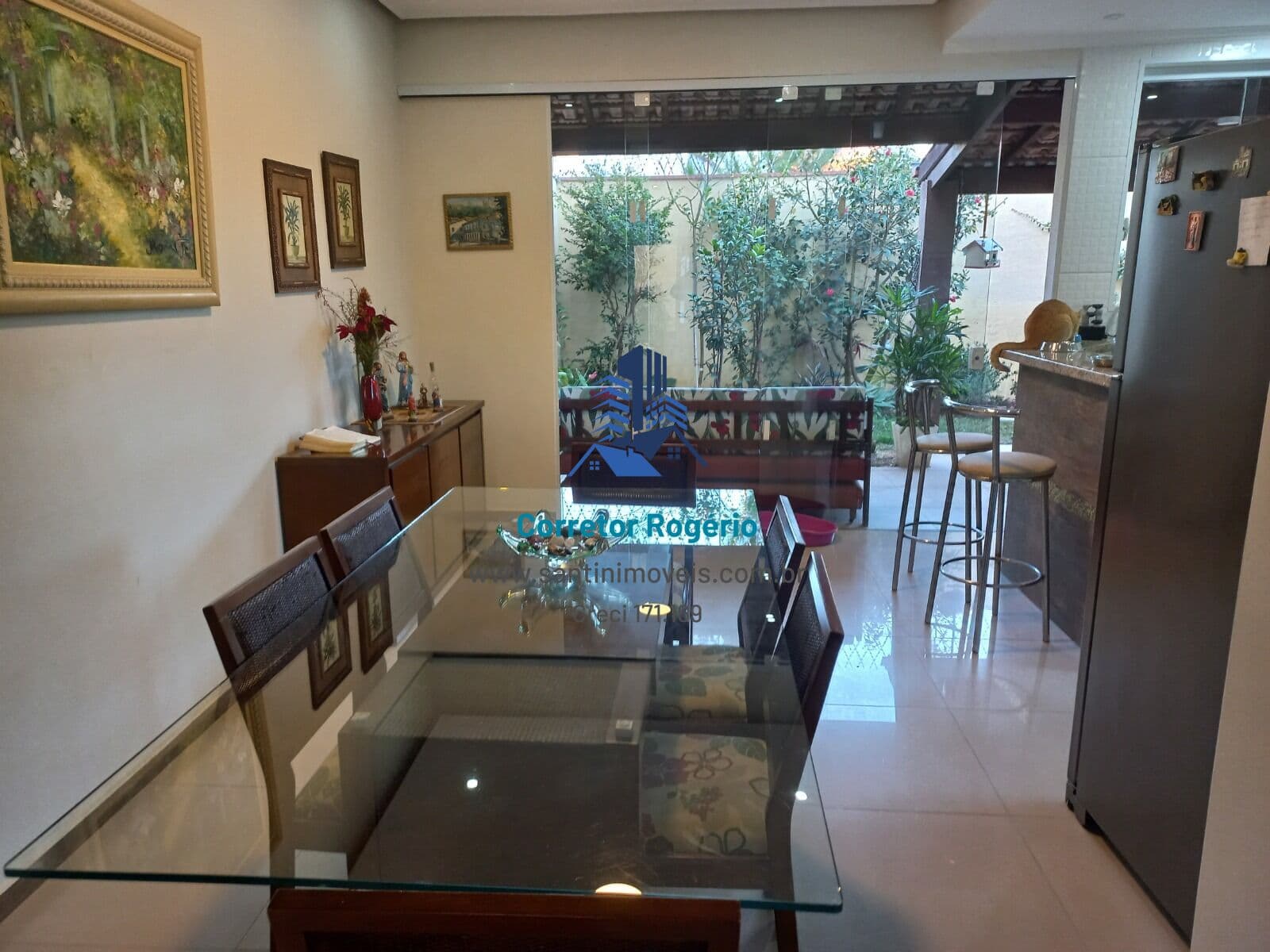 Amplo Sobrado com 03 quartos, (01 suíte ) Quintal + Área gourmet, Fino acabamento, 02 Vagas à venda em Araçariguama/SP