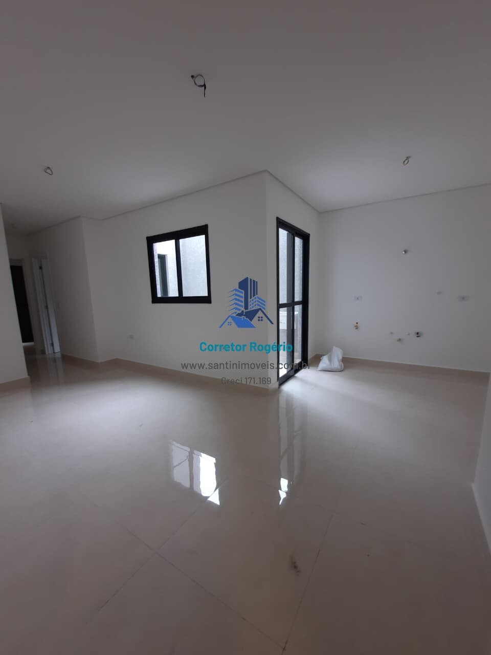 Apartamento sem condomínio com elevador , 02 quartos (01 suíte) Fino acabamento Vaga coberta à venda em Santo André/SP