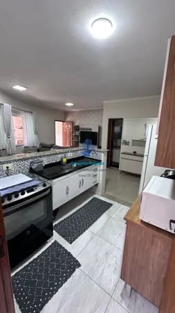 Belíssimo Sobrado com 02 suítes, Área gourmet, Quintal, Fino acabamento, 02 vagas cobertas à venda em Santo André/SP