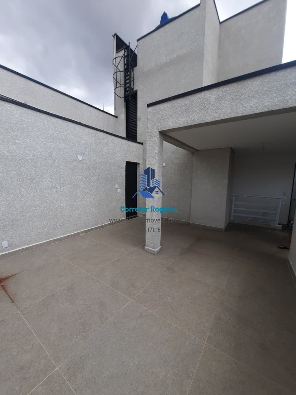 Cobertura com Elevador, 02 quartos , Aquecimento á gás , Vaga coberta à venda em Santo André/SP