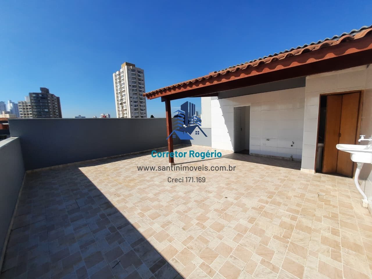 Belíssima Cobertura com 02 quartos(01 suíte) Quintal amplo , Fino acabamento, Vaga coberta à venda em Santo André/SP