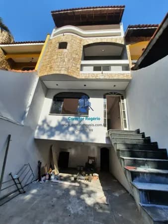 Sobrado Tríplex Reformado com 03 quartos (02 suítes) Área gourmet, Salão de festas, 03 vagas à venda em Santo André/SP