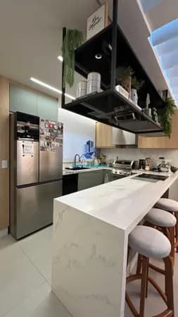 Cobertura com Elevador, Mobiliada e Decorada, com 03 quartos (01 suíte ) Fino acabamento