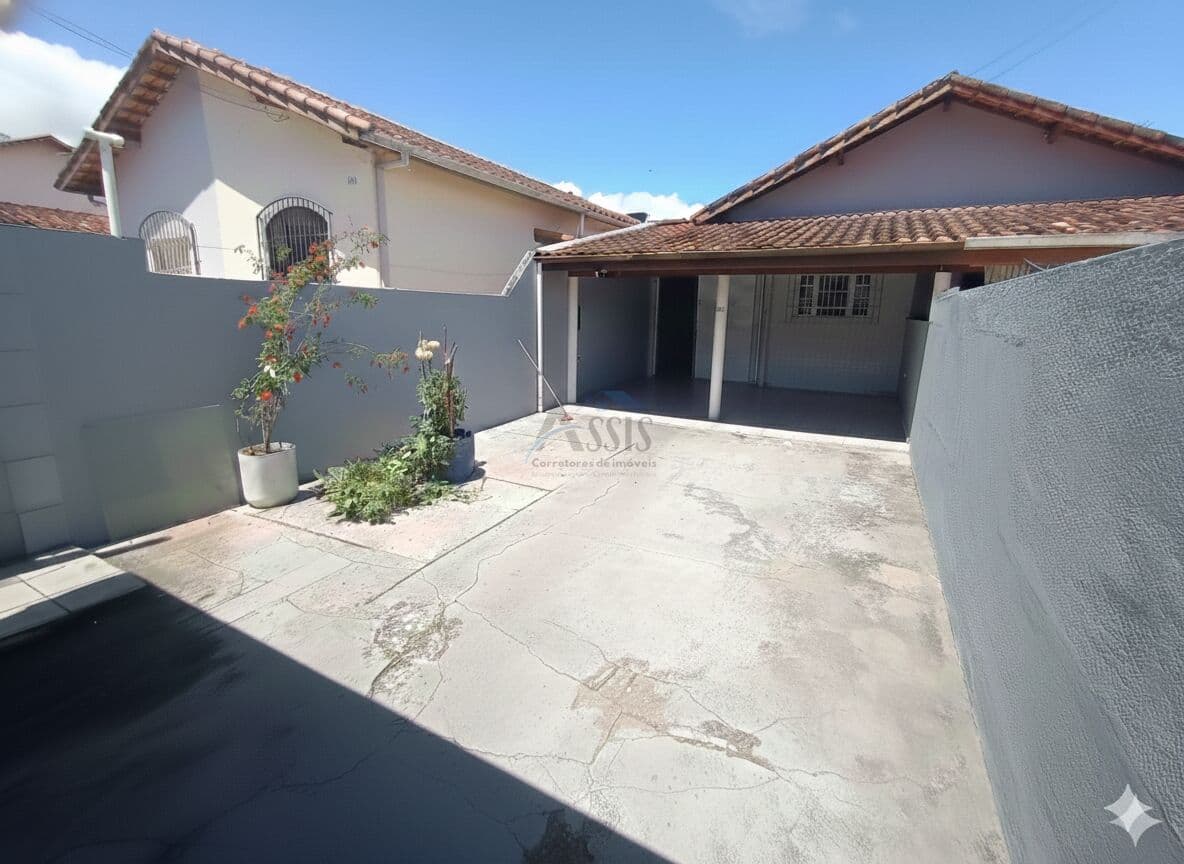 Venda: Casa com 2 Dormitórios – CA0040