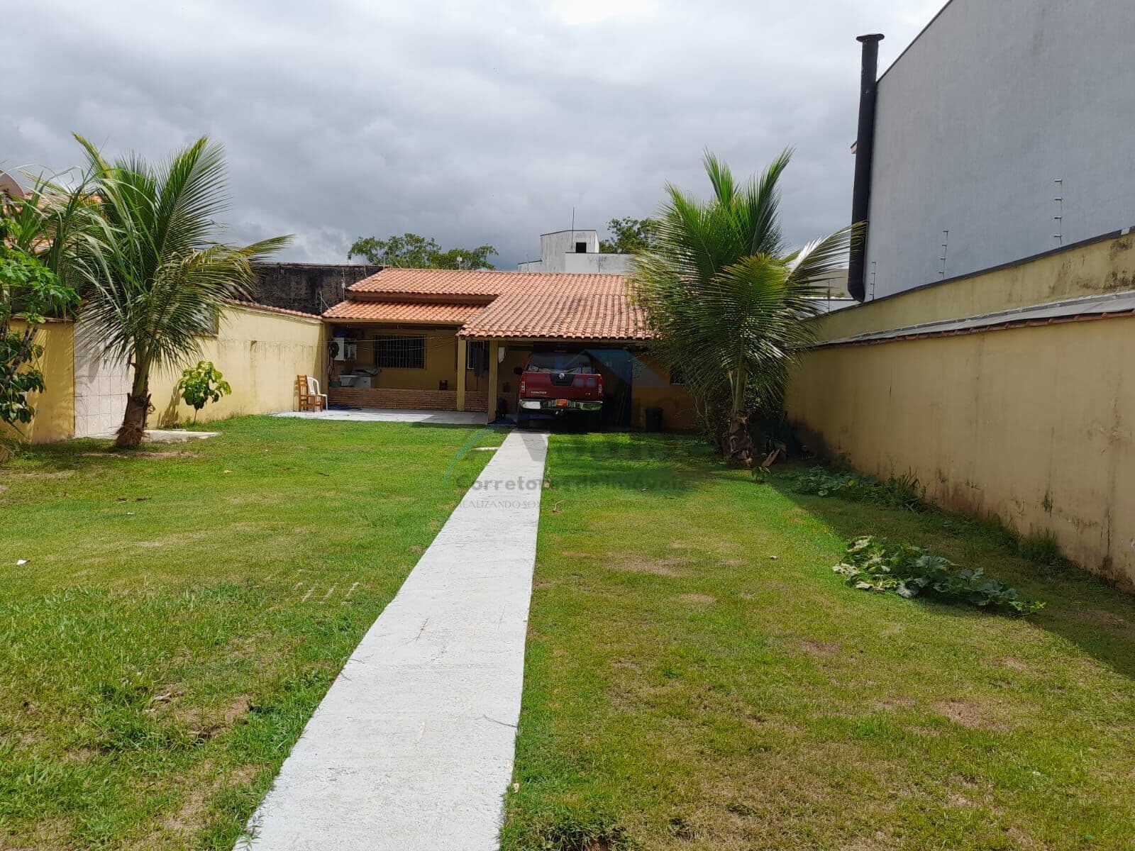 Venda: Casa com 3 Dormitórios – CA0116