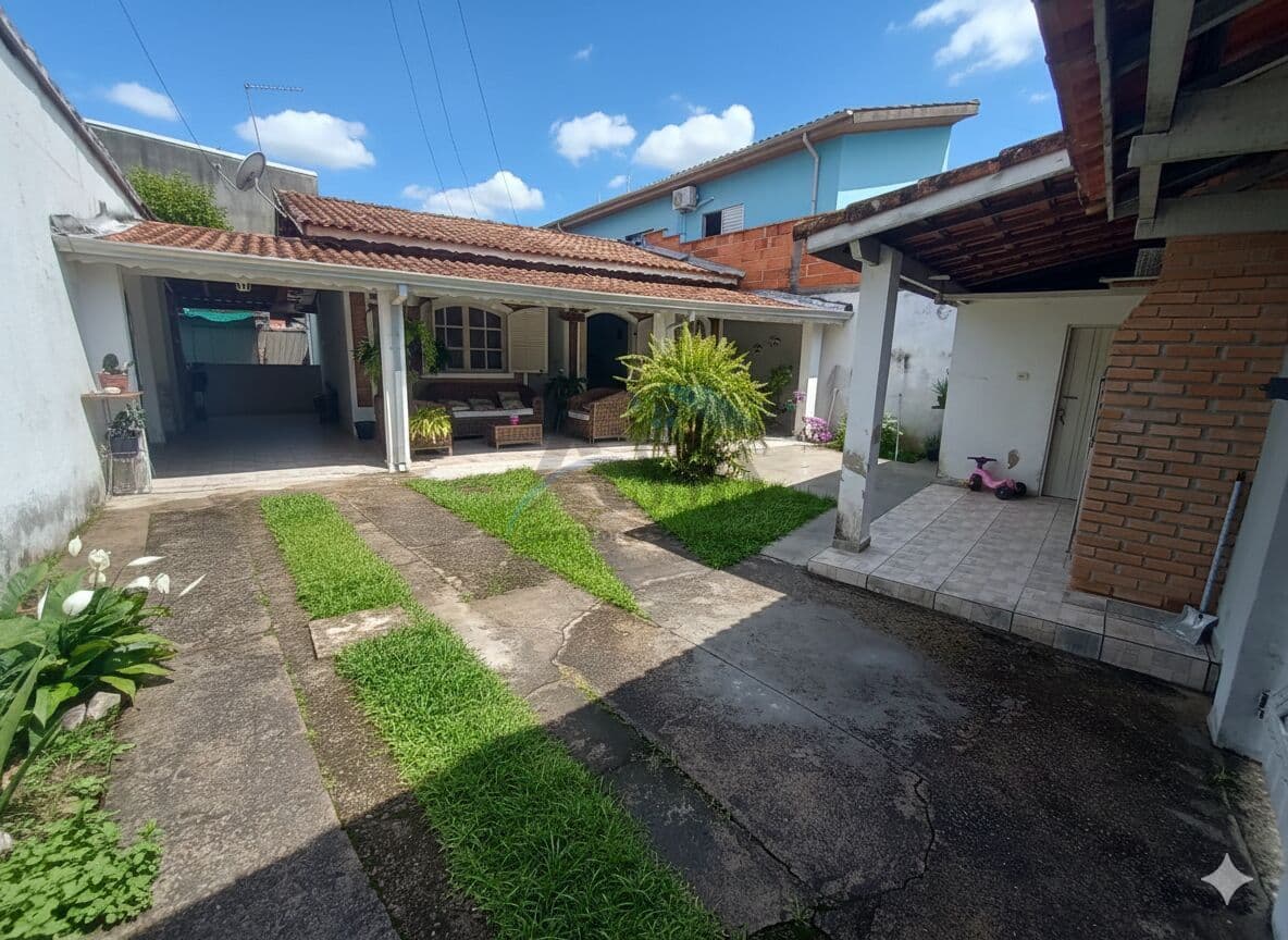 Venda: Casa com 2 Dormitórios – CA0064