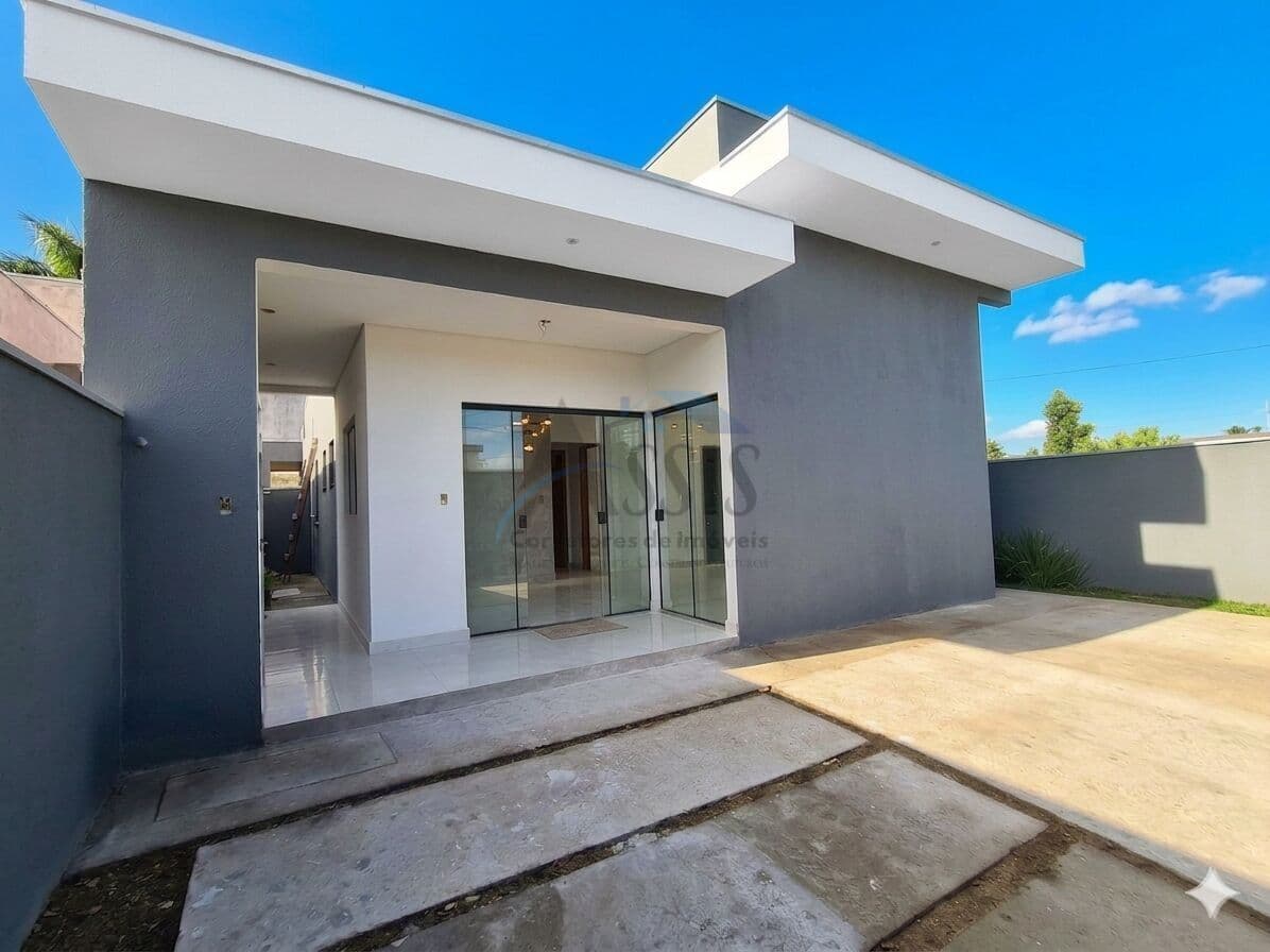 Venda: Casa com 3 Dormitórios – CA0102