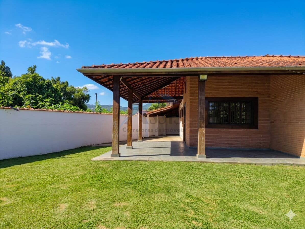 Venda: Casa com 4 Dormitórios – CA0112