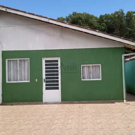Venda: Casa com 2 Dormitórios - CA0047