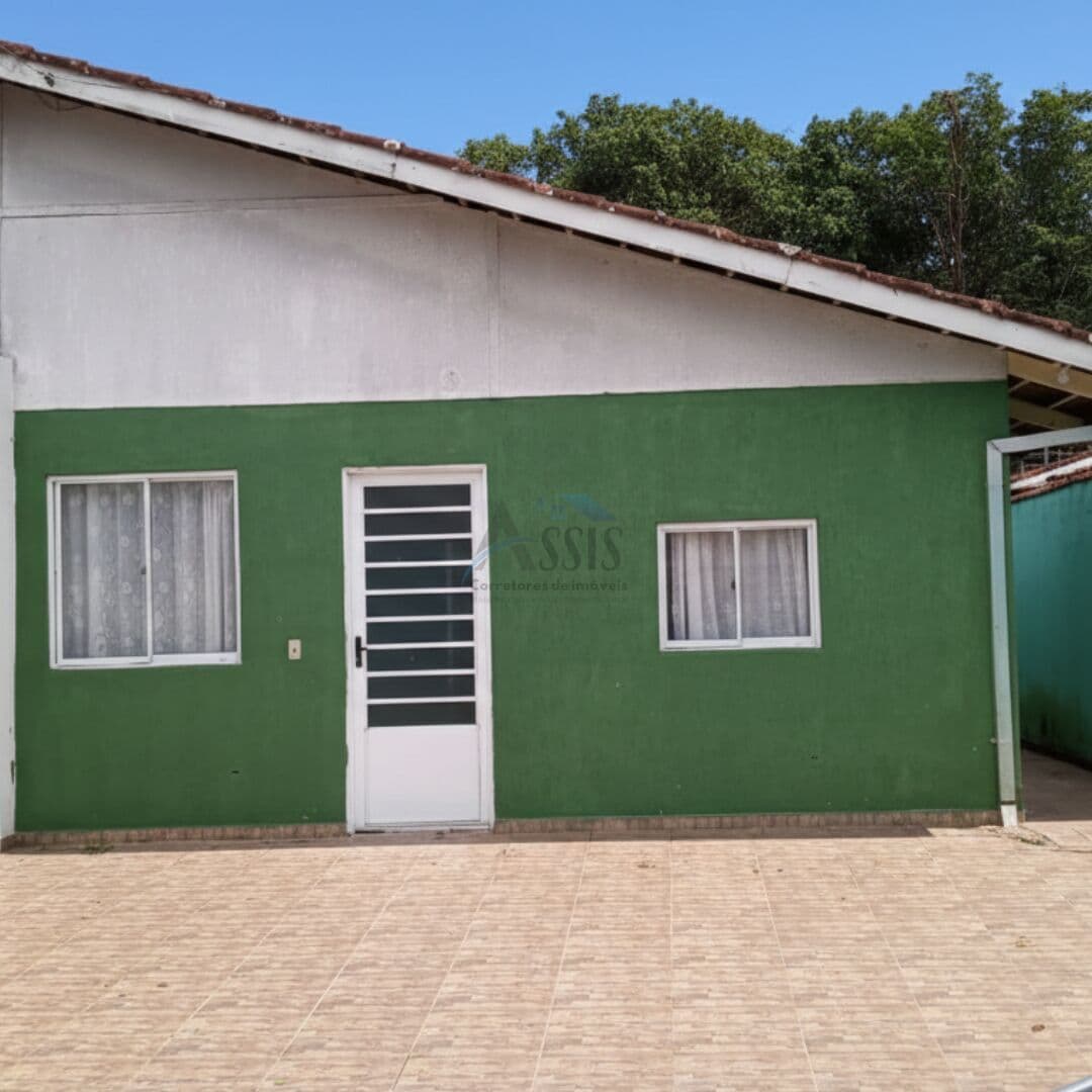 Venda: Casa com 2 Dormitórios - CA0047