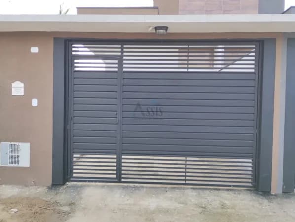Venda: Casa com 2 Dormitórios no Golfinhos, Caraguatatuba - CÓD CA0020