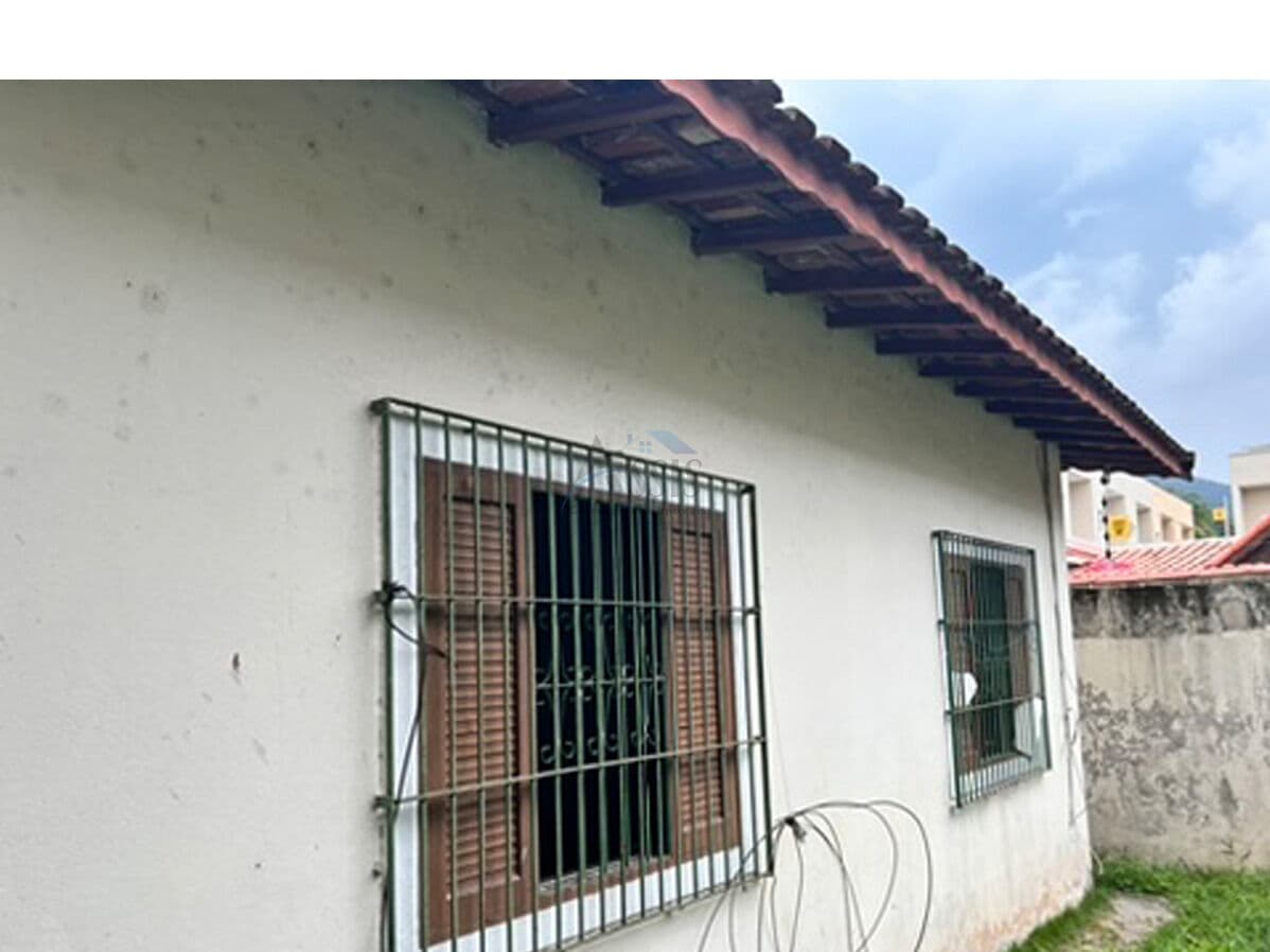 Venda: Casa com 2 Dormitórios - CA0035