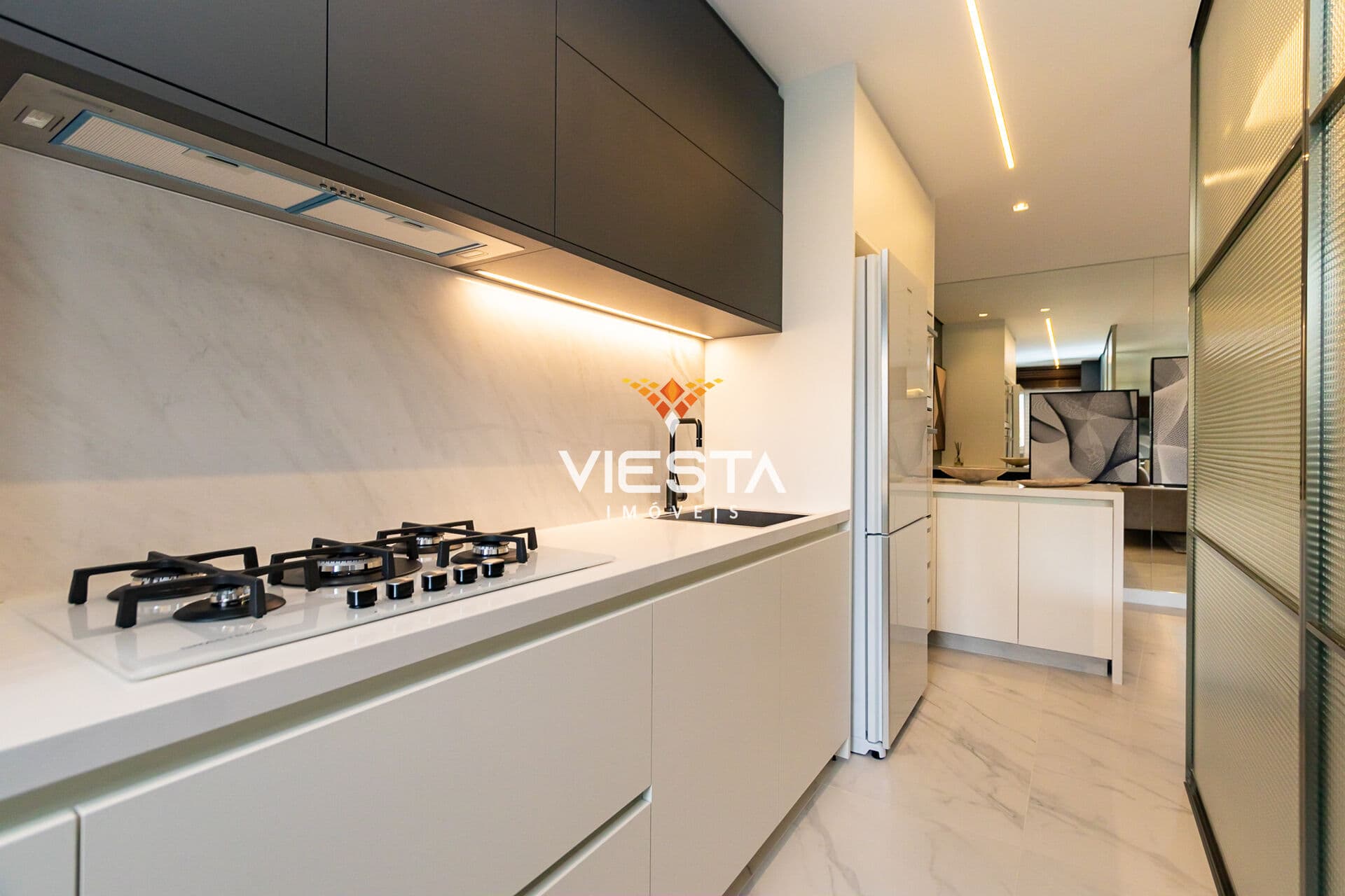 Apartamento de Alto Padrão com 2 dormitórios sendo 1 suíte, 1 vaga + depósito- Ecoville