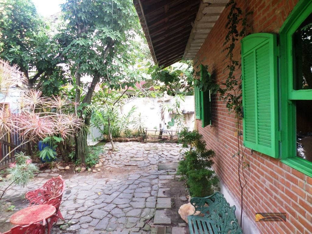 Casa Térrea para Venda em Itaipu Niterói-RJ