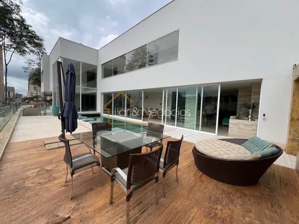 Casa Alto Padrão no Centro de Patos de Minas