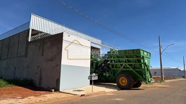 Barracão Comercial – 300m²