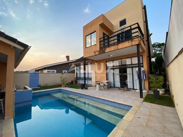 Casa à venda por R$ 2.350.000,00 em Alphaville, Santana de Parnaíba-SP