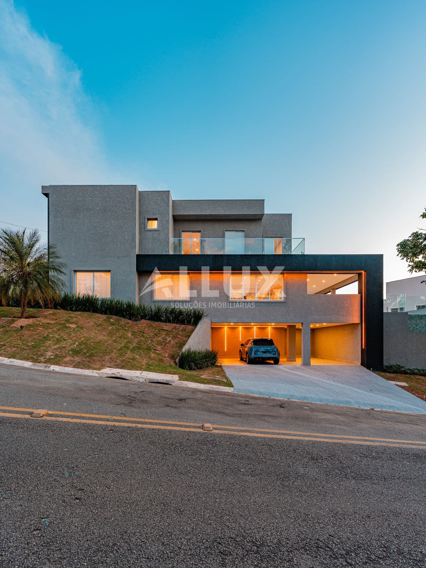 Casa à venda por R$ 2.570.000,00 em Suru, Santana de Parnaíba SP