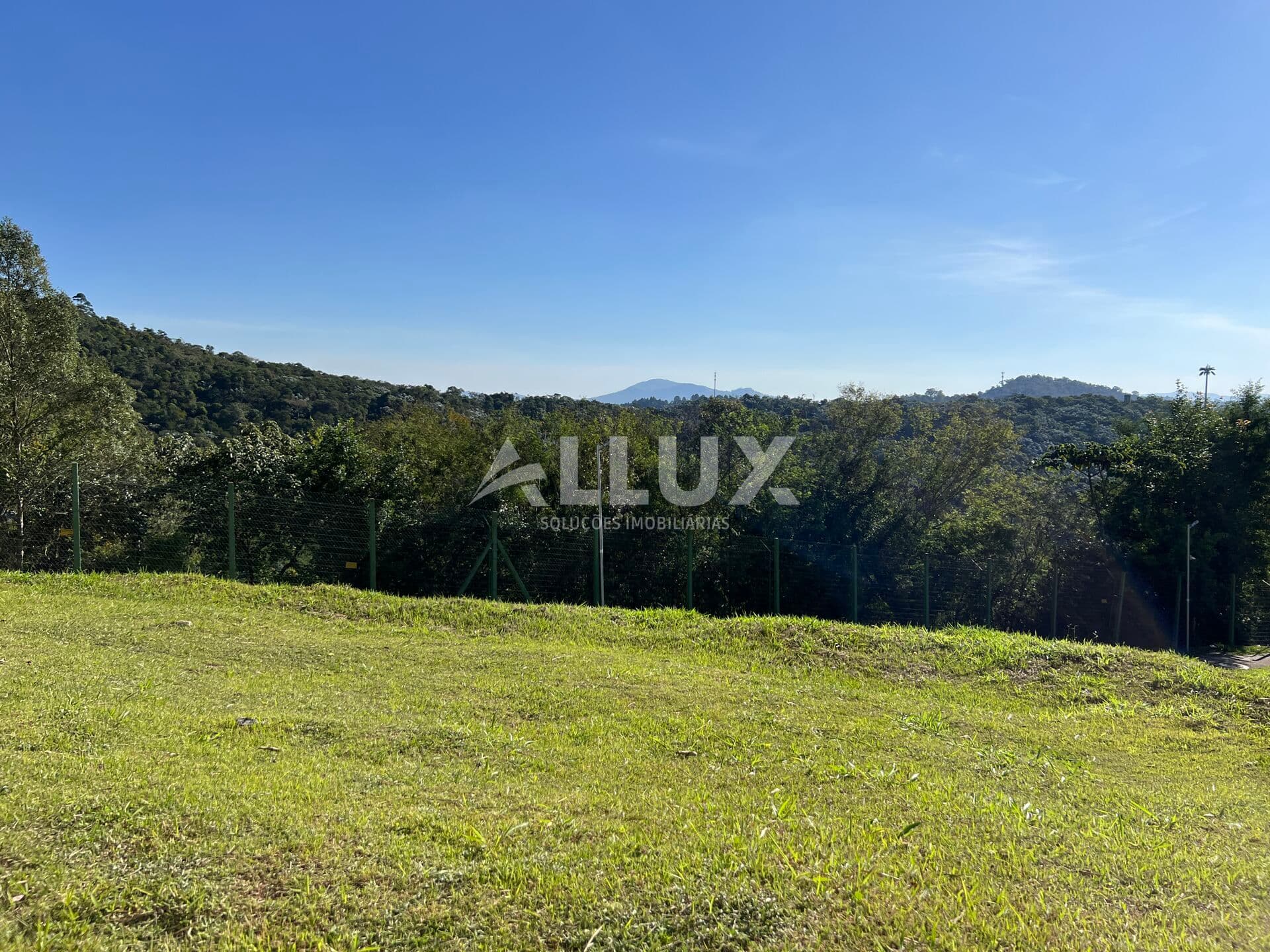 Terreno em Aclive por R$ 3.000.000,00 no Condomínio Gênesis II, Alphaville, Santana de Parnaíba