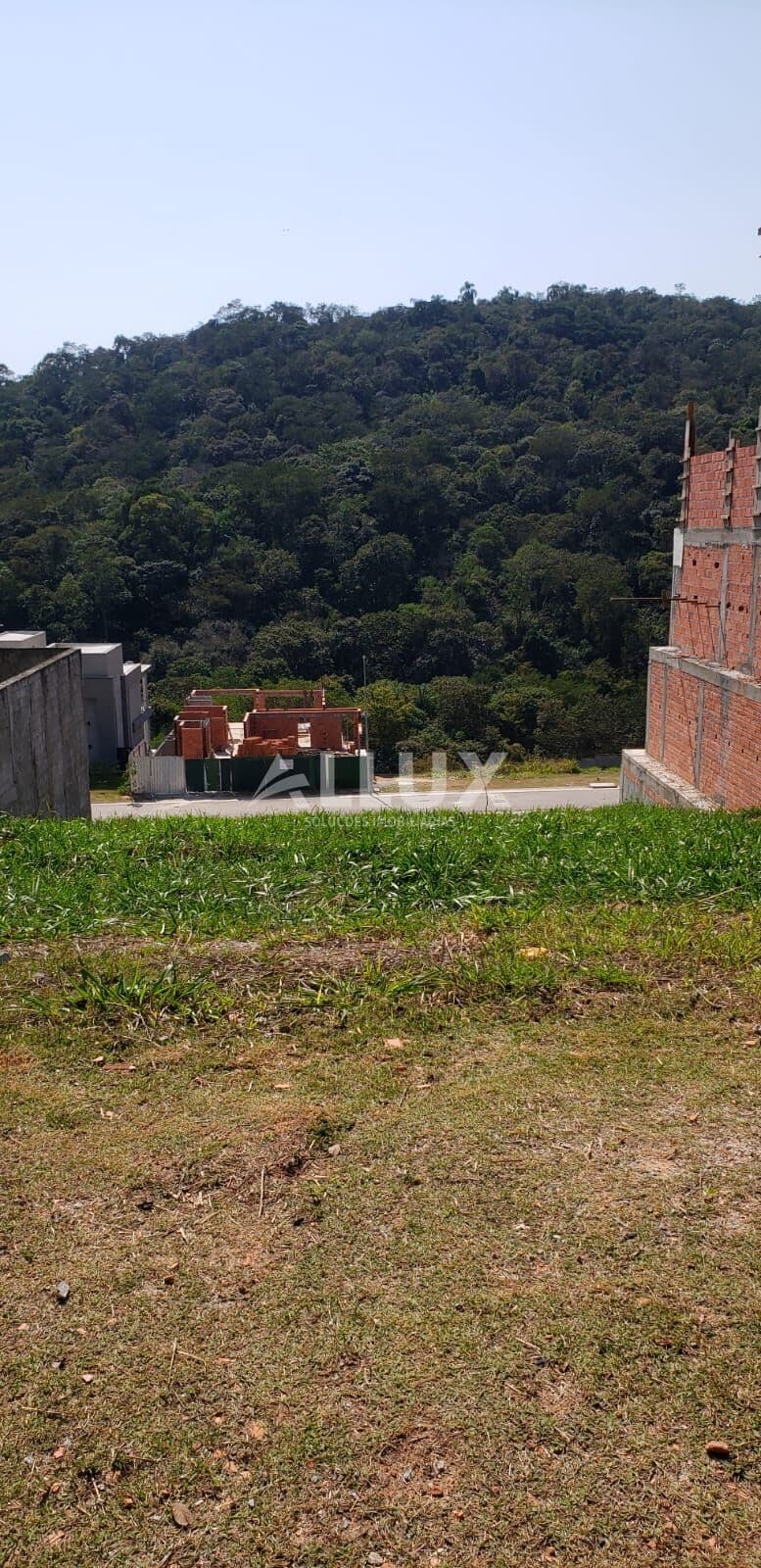Terreno à venda em Santana de Parnaíba SP | Vista para mata e projeto aprovado