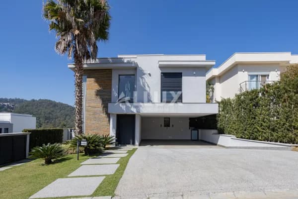 Casa à Venda por R$ 6.200.000,00 no Condomínio Tamboré 11 – Santana de Parnaíba SP