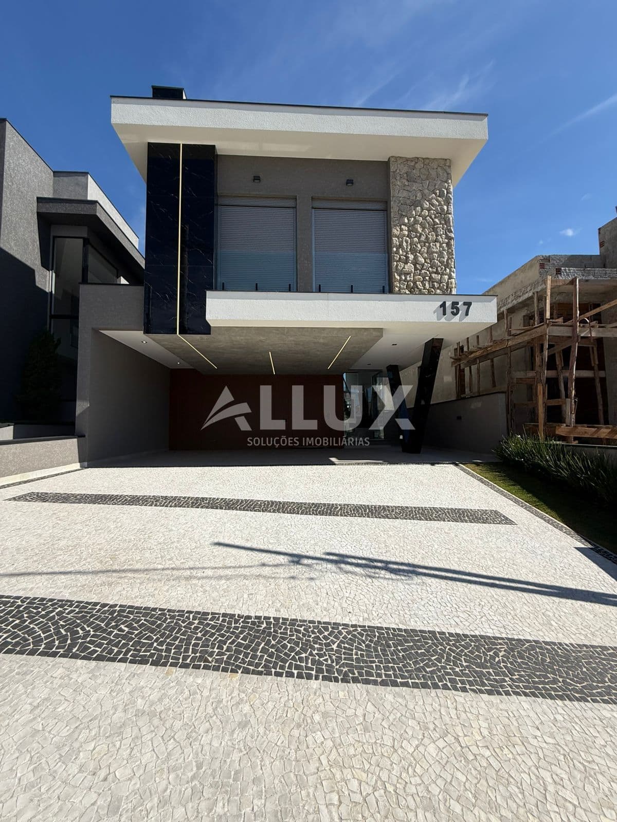 Casa à venda por R$ 2.580.000 no Condomínio New Ville – Santana de Parnaíba, SP