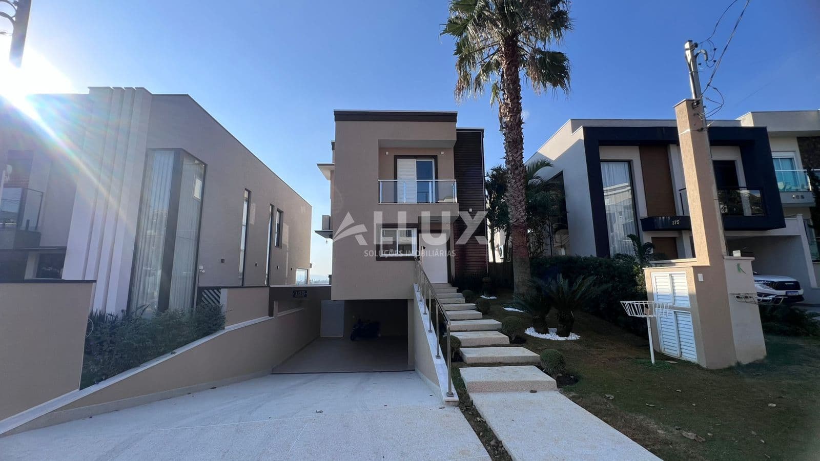 Casa à venda por R$ 2.190.000,00 no Condomínio New Ville – Santana de Parnaíba, SP