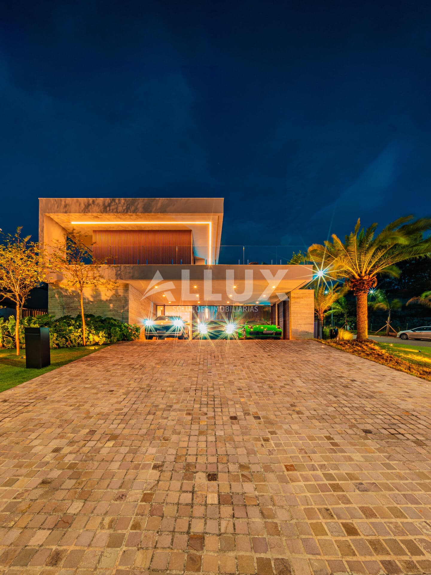 Casa à venda por R$ 11.900.000,00 em Alphaville, Barueri SP