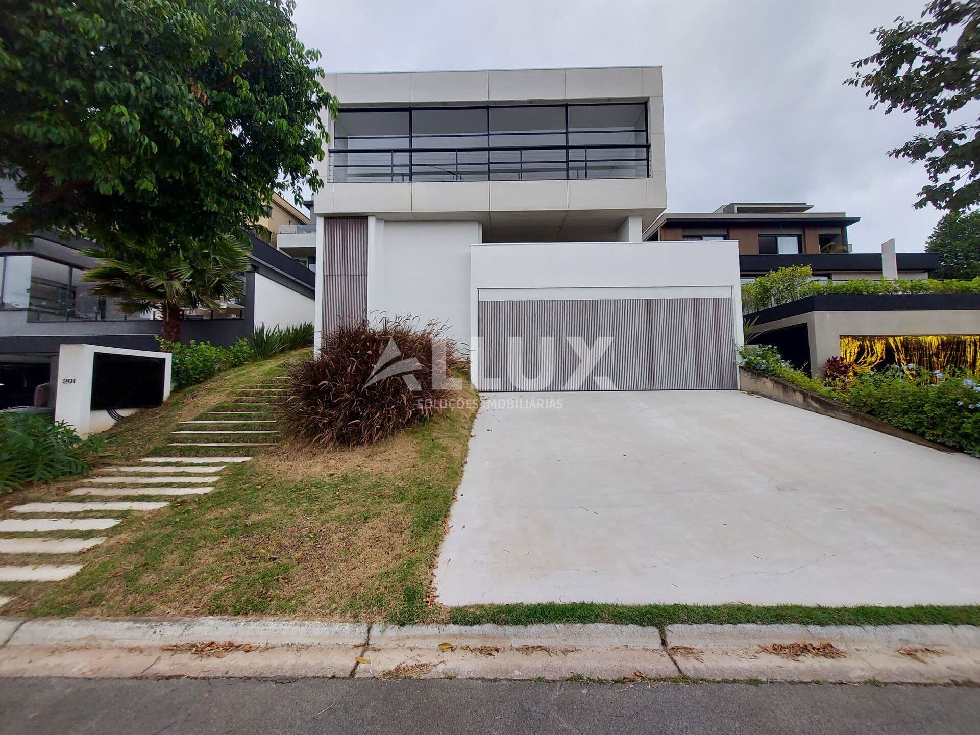 Casa para locação por R$ 30.000,00 no Condomínio Gênesis II – Alphaville, Santana de Parnaíba SP