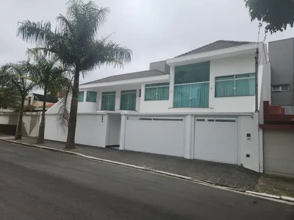 Sobrado Alto Padrão Bairro Jardim 2 Suites 4 vagas piscina, mobiliada próximo Figueiras
